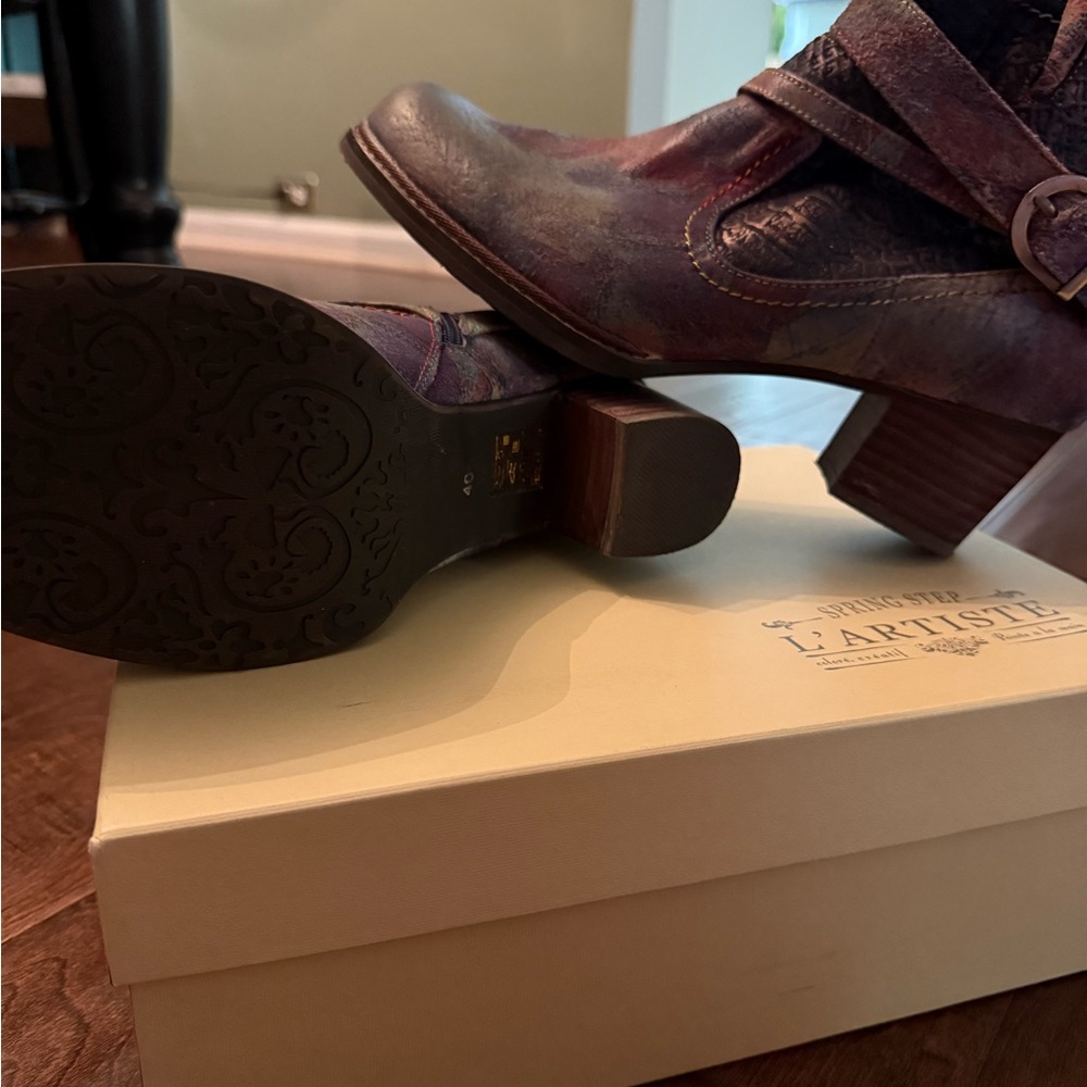 L'Artiste by Spring Step Purple Heeled Boots